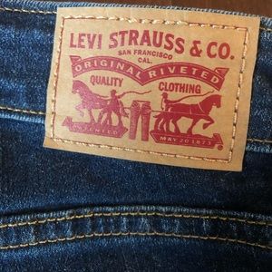 Levi’s 721 High Rise Skinny - size 27